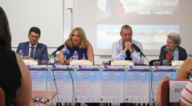 La existencia histórica de genios, ángeles y demonios protagoniza un multitudinario curso de verano en Motril